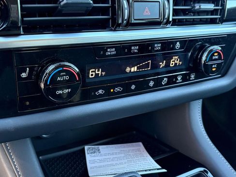 New 2025 Nissan Pathfinder SL image 16