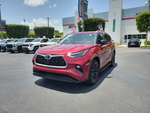Used 2023 Toyota Highlander XLE FWD image 5