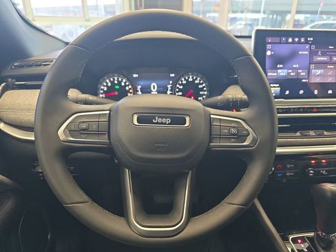 Used 2024 Jeep Compass Latitude image 19