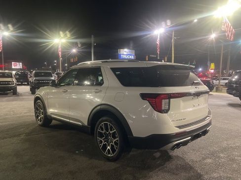 Used 2025 Ford Explorer Platinum w/ Ultimate Package image 5