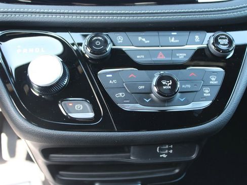 New 2026 Chrysler Pacifica Select image 23