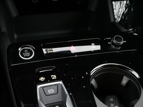 Used 2025 Audi Q6 e-tron Premium Plus w/ Premium Plus image 23