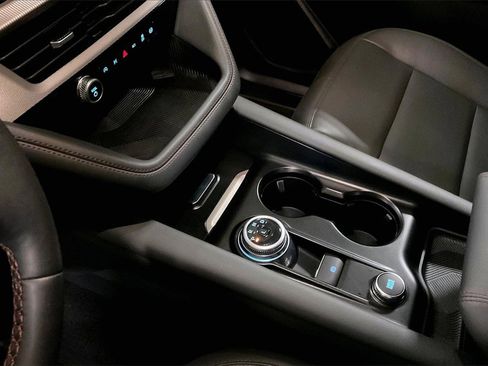 Certified 2025 Ford Explorer Active w/ Active Comfort Package image 16