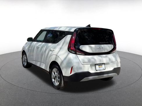 Used 2025 Kia Soul LX w/ LX Technology Package FWD image 12