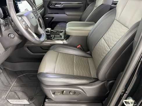 Used 2023 Chevrolet Silverado 1500 ZR2 w/ Technology Package image 7