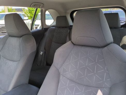 Used 2022 Toyota RAV4 XLE FWD image 8