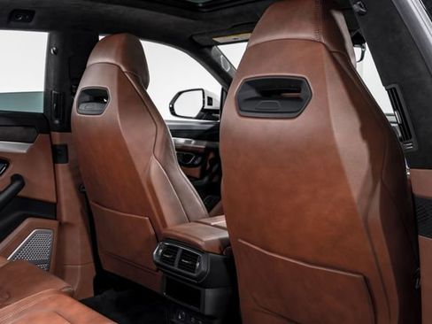 Used 2022 Lamborghini Urus image 34