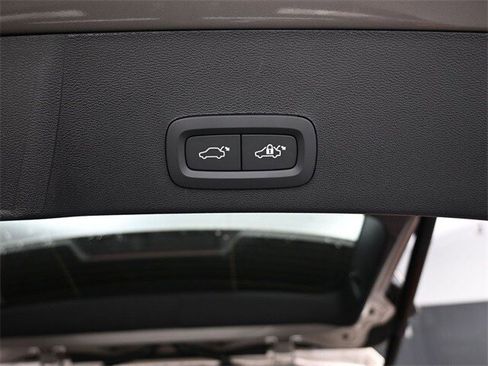 New 2024 Volvo XC40 B5 Plus w/ Protection Package Premier image 21
