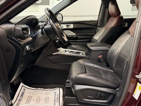 Used 2022 Ford Explorer Platinum w/ Equipment Group 601A AWD/4WD image 14