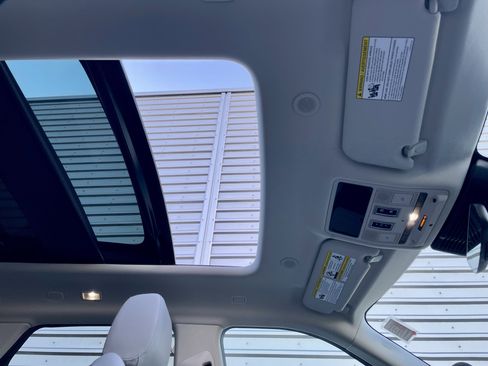 Certified 2024 Land Rover Range Rover Evoque S image 17