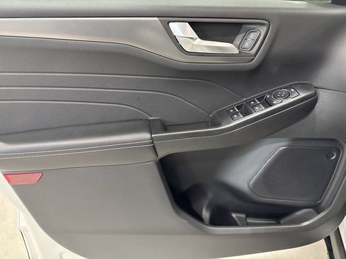 New 2025 Ford Escape SE w/ Class II Trailer Tow Package FWD image 19