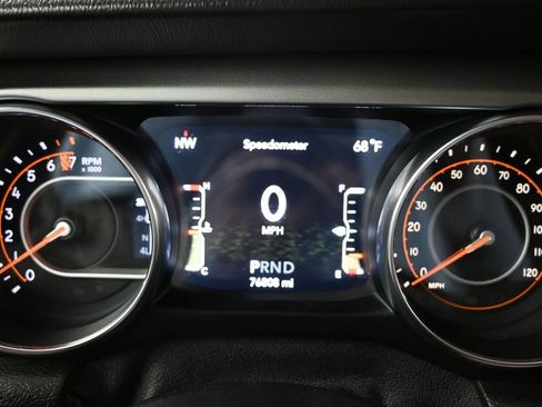Used 2021 Jeep Wrangler Unlimited Sahara AWD/4WD image 12