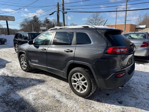 Used 2017 Jeep Cherokee Latitude w/ True North Edition image 6