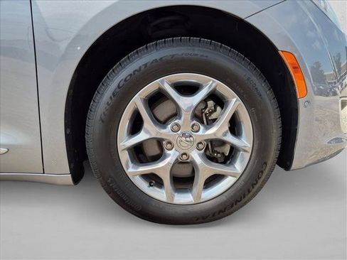 Used 2018 Chrysler Pacifica Limited w/ Advanced Safetytec Group FWD image 27