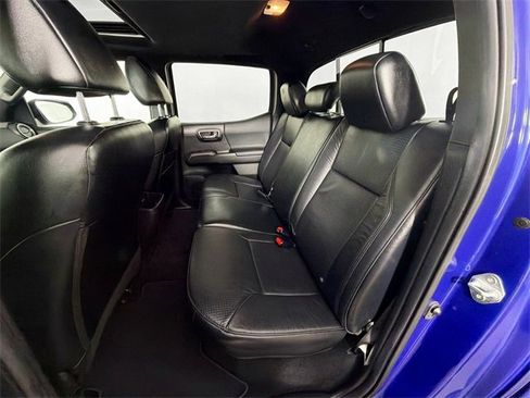 Used 2022 Toyota Tacoma TRD Off-Road image 25