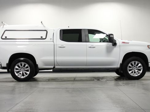 Used 2022 Chevrolet Silverado 1500 RST w/ Z71 Off-Road Package AWD/4WD image 3
