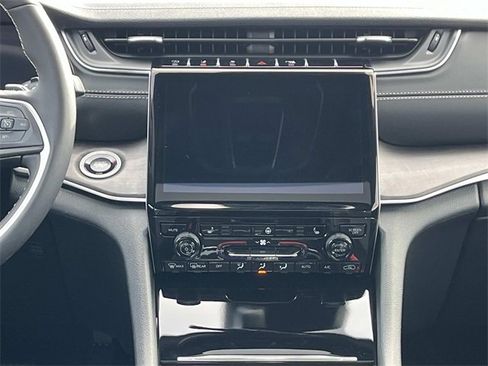 New 2025 Jeep Grand Cherokee Limited w/ Black Appearance Package image 15