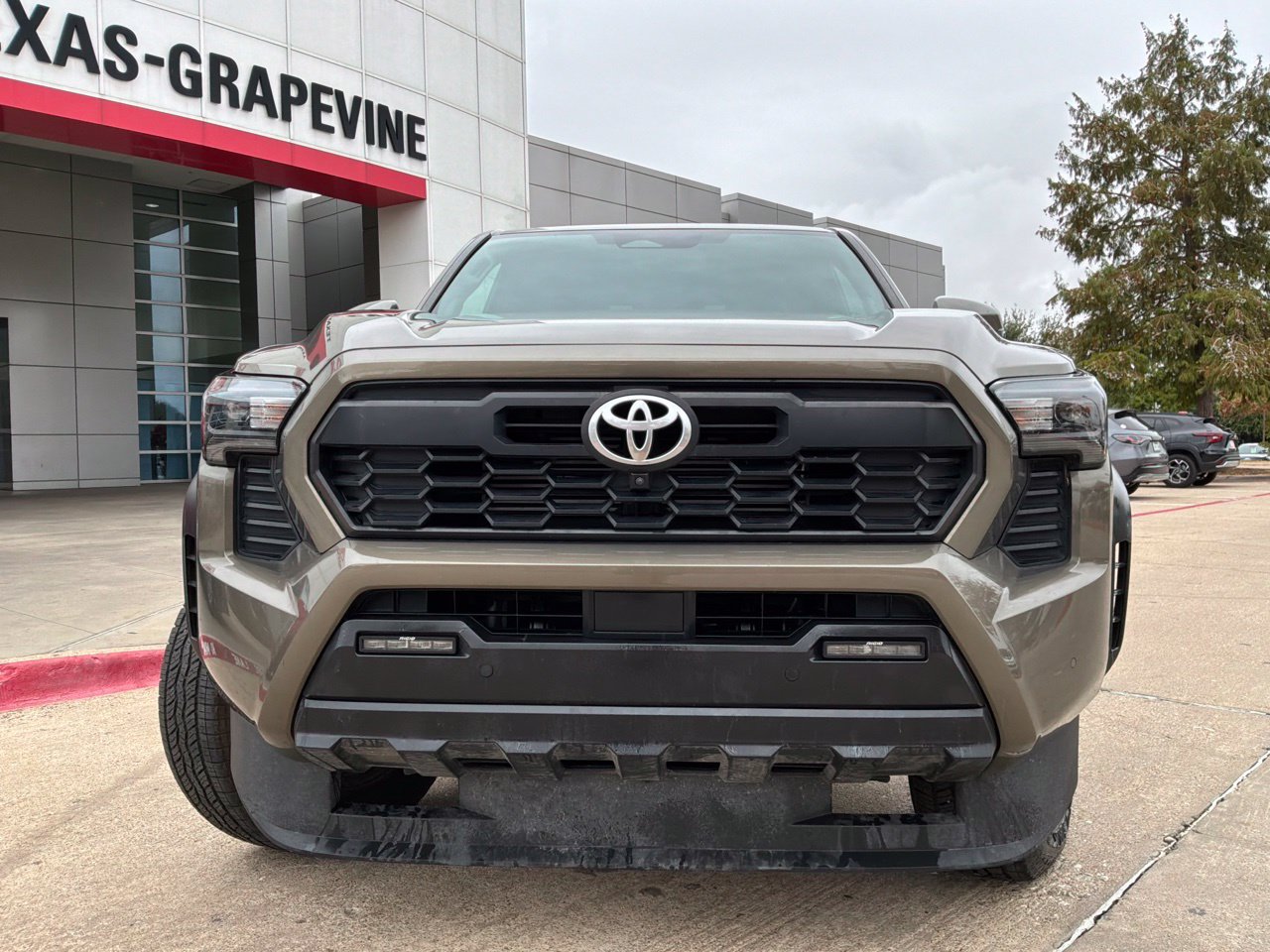 Used 2024 Toyota Tacoma TRD Off-Road w/ TRD Off Road Premium Package AWD/4WD image 3