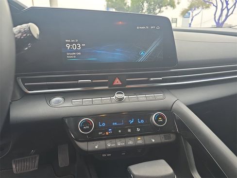 Certified 2024 Hyundai Elantra Limited image 19