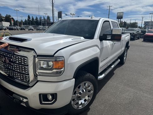 Used 2019 GMC Sierra 2500 Denali w/ Duramax Plus Package AWD/4WD image 1