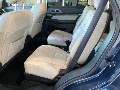 Used 2017 Ford Explorer Platinum image 19