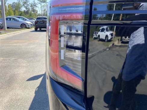 New 2026 Nissan Armada SL w/ Captain's Chari Seat Package image 11