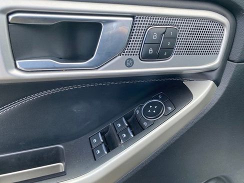 Used 2022 Ford Explorer Limited image 18