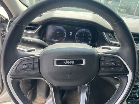 Used 2022 Jeep Grand Cherokee L Laredo w/ Luxury Tech Group I AWD/4WD image 16