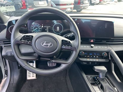 Used 2025 Hyundai Elantra SEL FWD image 13