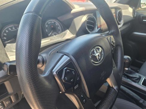 Used 2019 Toyota Tacoma TRD Sport w/ Technology Package RWD image 12
