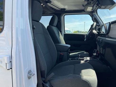 Used 2025 Jeep Wrangler Unlimited Sahara AWD/4WD image 27