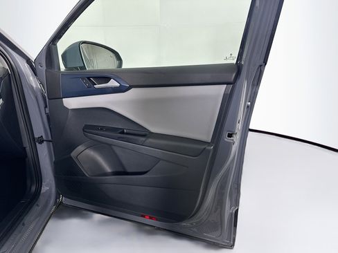 Used 2023 Volkswagen Taos SE w/ Panoramic Sunroof Package image 32