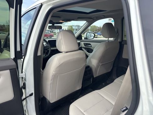 Used 2023 Nissan Rogue SV w/ SV Premium B Package image 38