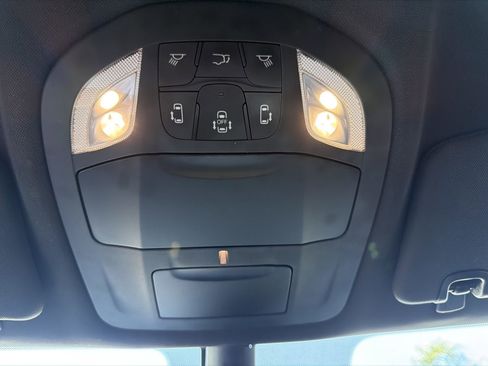 Used 2023 Chrysler Pacifica Touring-L w/ Uconnect Theater Family Group FWD image 34