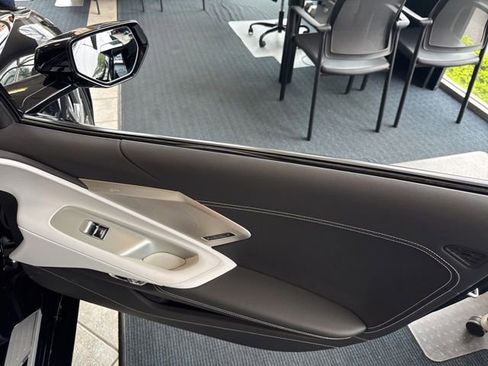 Used 2022 Chevrolet Corvette Stingray Preferred Conv w/ Z51 Performance Package RWD image 19