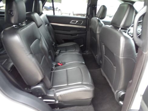 Used 2019 Ford Explorer XLT w/ Equipment Group 202A image 44