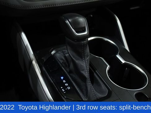 Used 2022 Toyota Highlander LE image 23