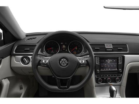 Used 2019 Volkswagen Passat 2.0T Wolfsburg image 10