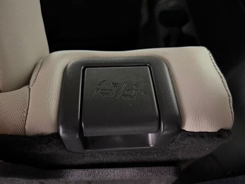 Used 2023 Nissan Pathfinder SL w/ Lighting Package (N92) AWD/4WD image 28
