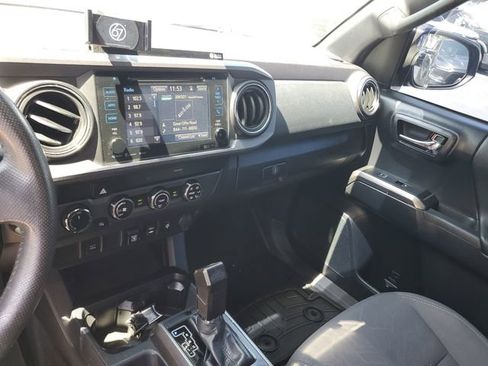 Used 2019 Toyota Tacoma TRD Off-Road AWD/4WD image 28