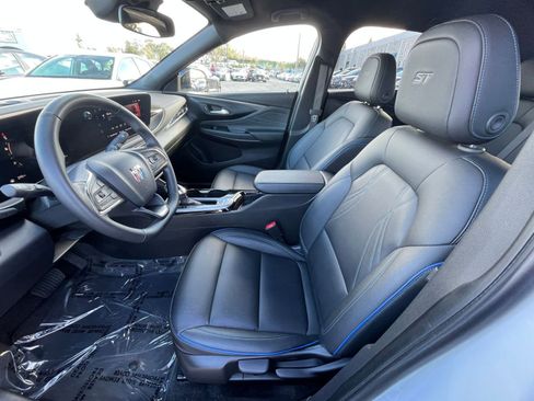 Used 2025 Buick Envista Sport Touring image 24
