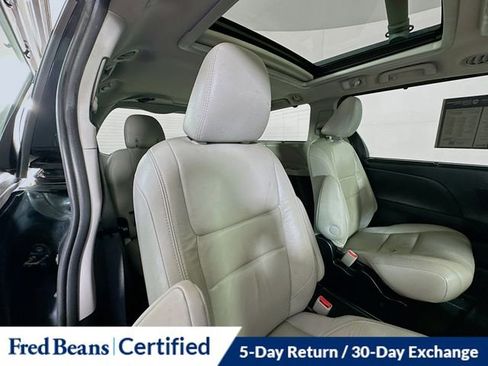 Used 2017 Toyota Sienna Limited Premium image 30