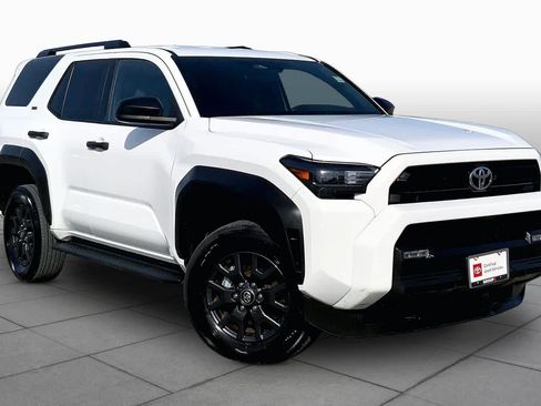 Used 2025 Toyota 4Runner SR5 AWD/4WD image 3