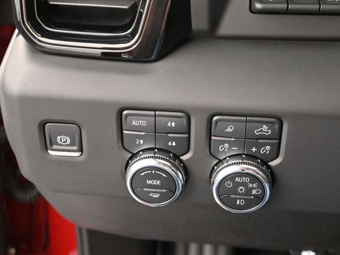 Used 2025 GMC Sierra 2500 AT4X image 21