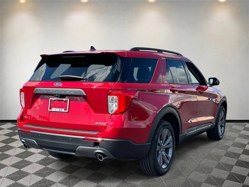 Used 2023 Ford Explorer XLT w/ Equipment Group 202A AWD/4WD image 4