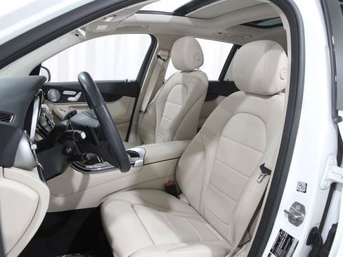 Used 2019 Mercedes-Benz GLC 300 4MATIC image 5