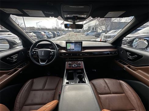 Certified 2023 Lincoln Aviator Reserve w/ Equipment Group 201A image 3