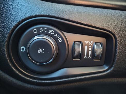 Used 2023 Jeep Renegade Trailhawk w/ Trailhawk Elite Group image 22