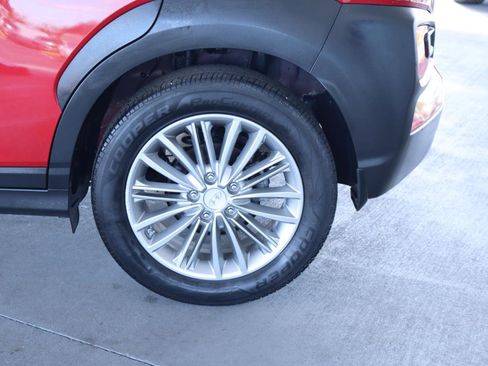 Used 2018 Hyundai Kona SEL image 11