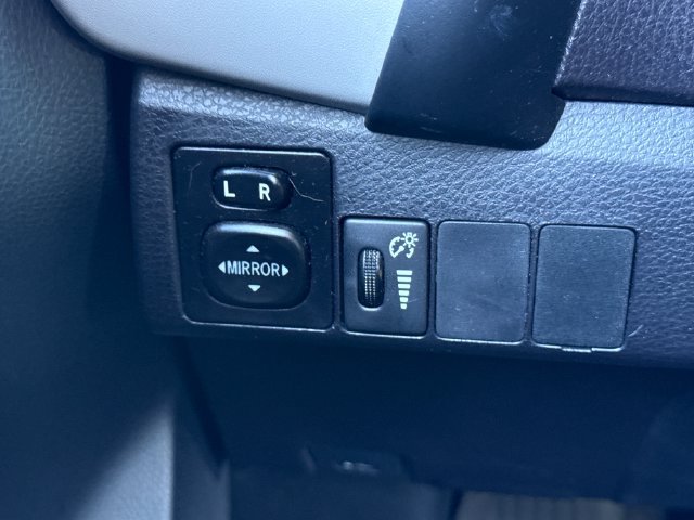 Used 2019 Toyota Corolla LE FWD image 32